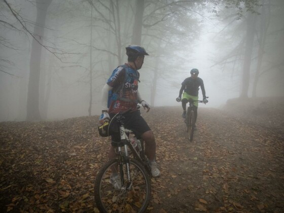 دوچرخه سواری در حاشیه مرداب ”دیوک” مازندران