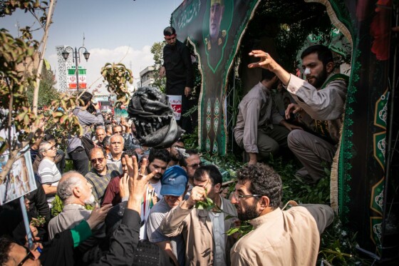 تشییع پیکر شهید «عباس نیلفروشان»