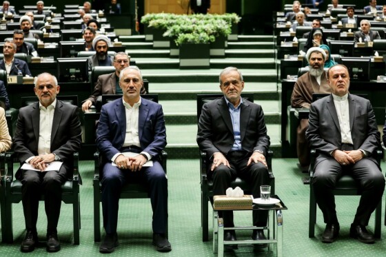 تقدیم لایحه بودجه سال ۱۴۰۴ به مجلس توسط رئیس جمهور