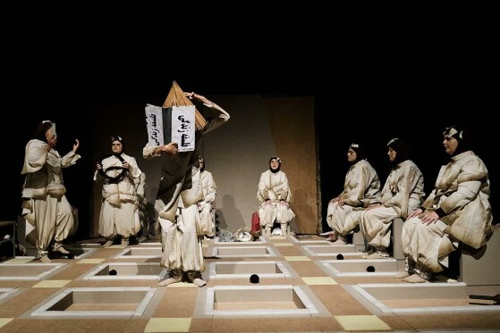 نمایش  قلاده ای برای یک سگ مرده بزرگ ترین اجرای نابینایان و کم بینایان