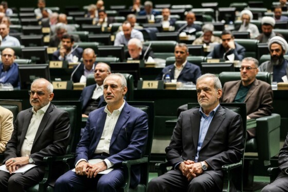 تقدیم لایحه بودجه سال ۱۴۰۴ به مجلس توسط رئیس جمهور