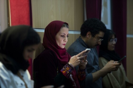 رونمایی از کتاب «توئیتریشدنِ سیاست» با حضور ظریف