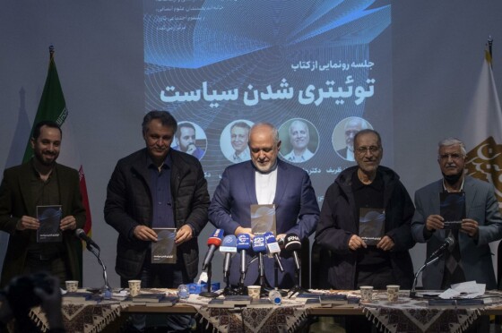 رونمایی از کتاب «توئیتریشدنِ سیاست» با حضور ظریف