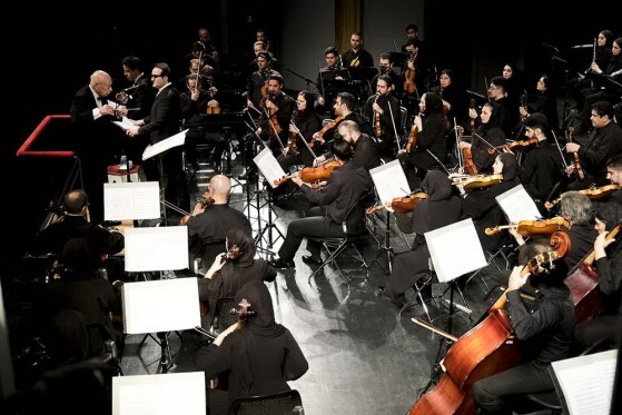 کنسرت منظومه سیمرغ (قاف)به رهبری فرهاد فخرالدینی و آرش امینی