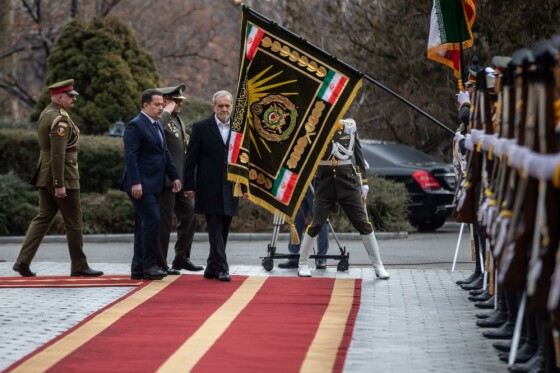 استقبال رسمی از نخست وزیر عراق