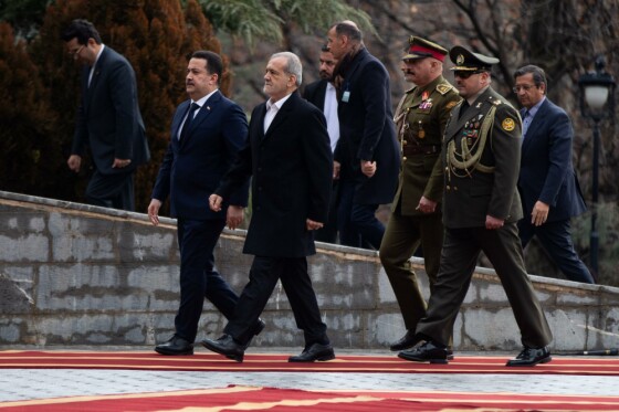 استقبال رسمی از نخست وزیر عراق