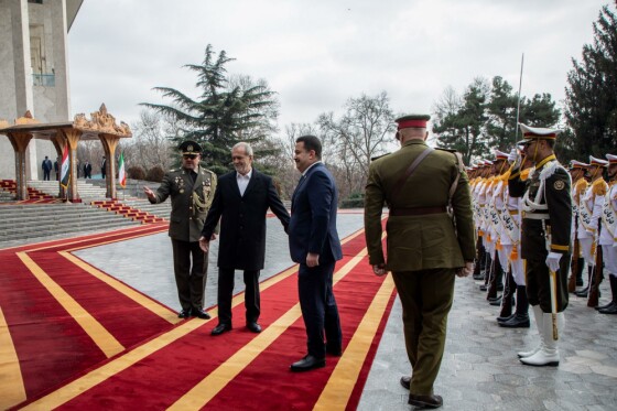 استقبال رسمی از نخست وزیر عراق