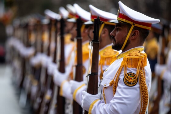 استقبال رسمی از نخست وزیر عراق