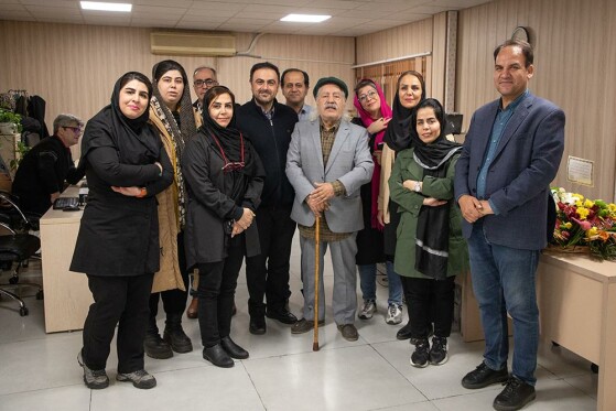 بهزاد فرهانی در تحریریه روزنامه ایران