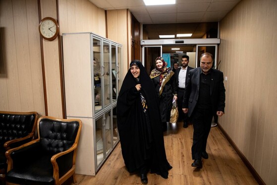 بازدید دکتر زهرا بهروز آذر از روزنامه ایران