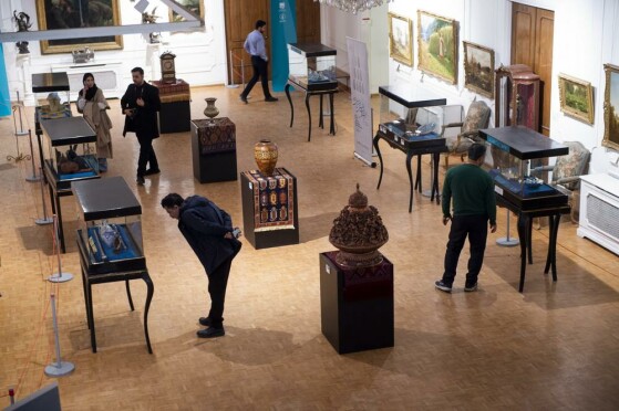 نهمین جشنواره فجر صنایع دستی «سرو سیمین»