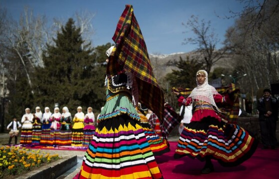 نهمین جشنواره فجر صنایع دستی «سرو سیمین»