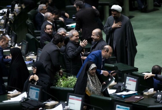 جلسه  استیضاح وزیر اقتصاد