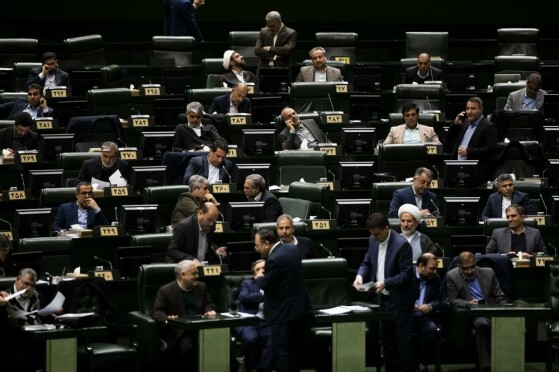 جلسه  استیضاح وزیر اقتصاد