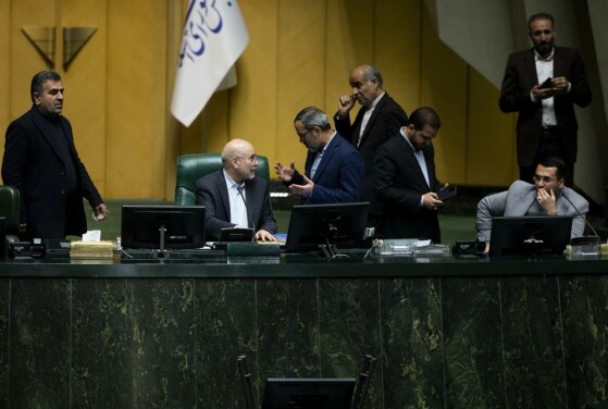 جلسه  استیضاح وزیر اقتصاد