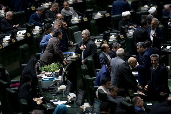 جلسه  استیضاح وزیر اقتصاد