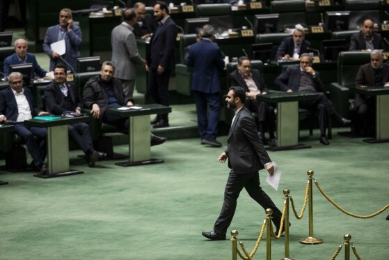 جلسه  استیضاح وزیر اقتصاد