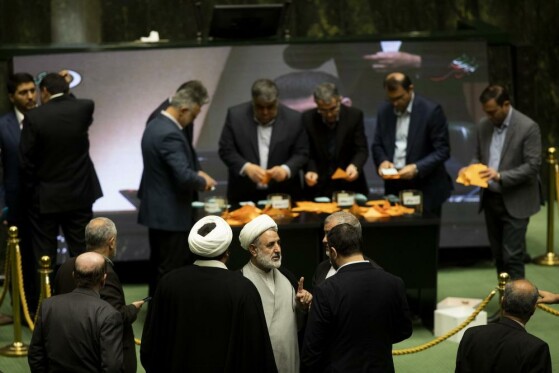 جلسه  استیضاح وزیر اقتصاد