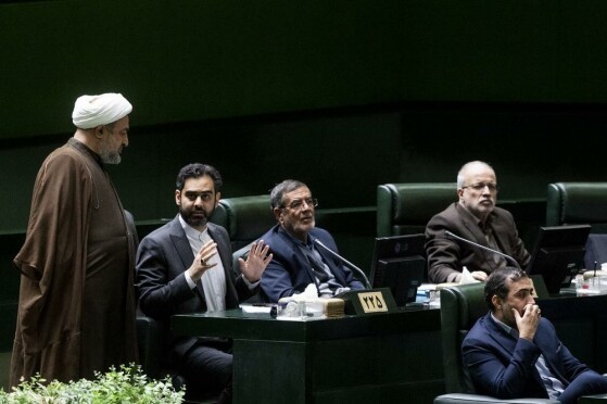 جلسه  استیضاح وزیر اقتصاد