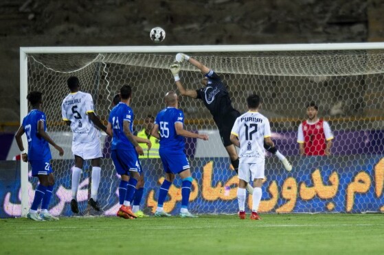 دیدار تیم های استقلال تهران و فولاد خوزستان