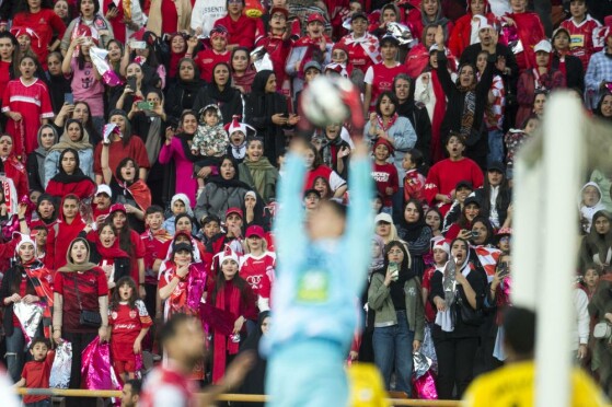 دیدار تیم های فوتبال پرسپولیس و سپاهان