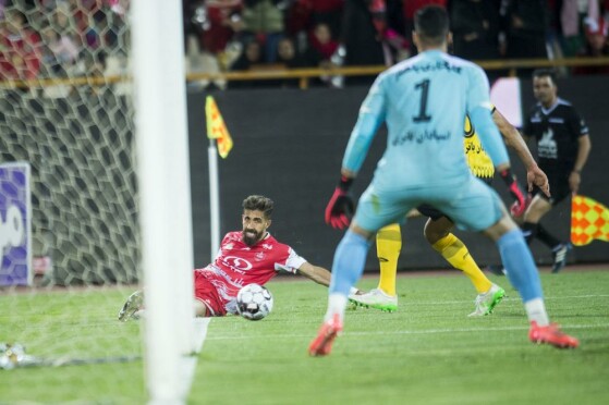 دیدار تیم های فوتبال پرسپولیس و سپاهان