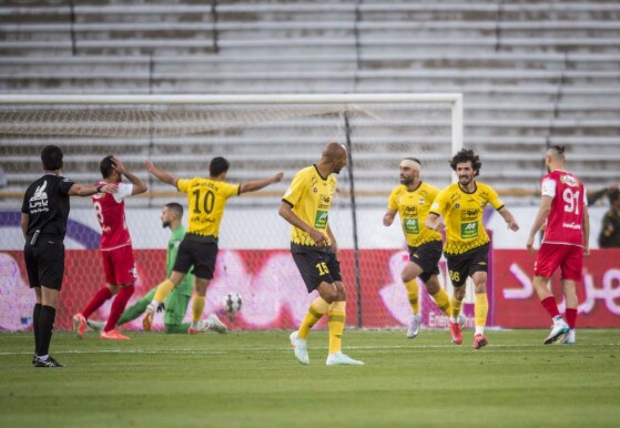 دیدار تیم های فوتبال پرسپولیس و سپاهان