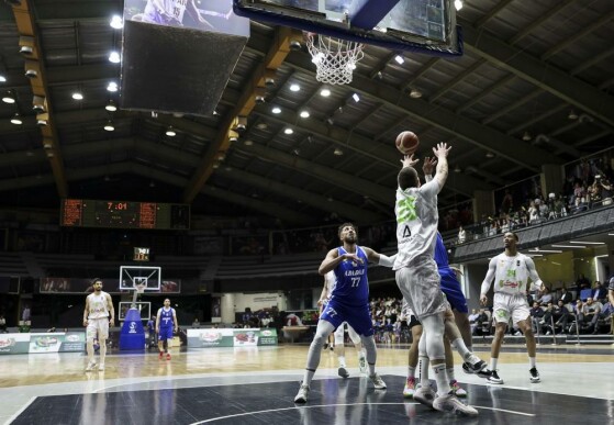 دیدار تیم های بسکتبال طبیعت اسلامشهر و پالایش نفت آبادان