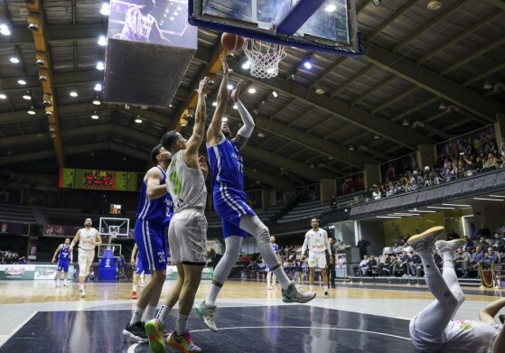 دیدار تیم های بسکتبال طبیعت اسلامشهر و پالایش نفت آبادان