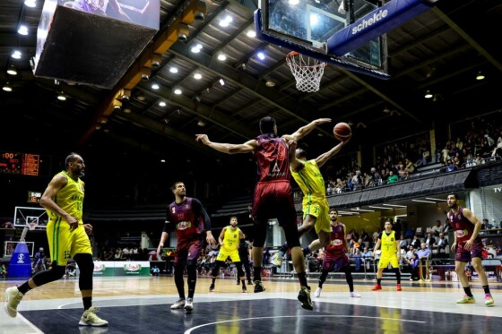 دیدار تیم های بسکتبال طبیعت اسلامشهر و پالایش نفت آبادان