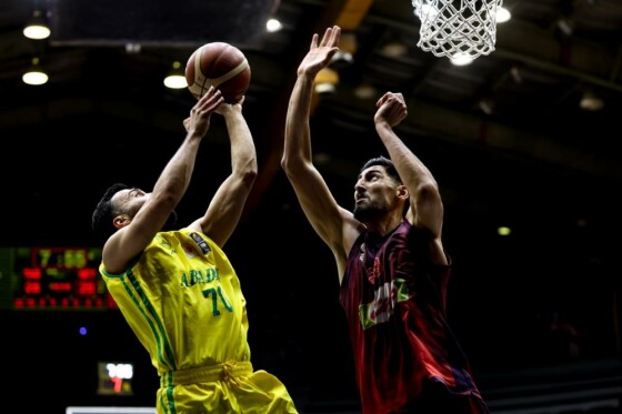 دیدار تیم های بسکتبال طبیعت اسلامشهر و پالایش نفت آبادان