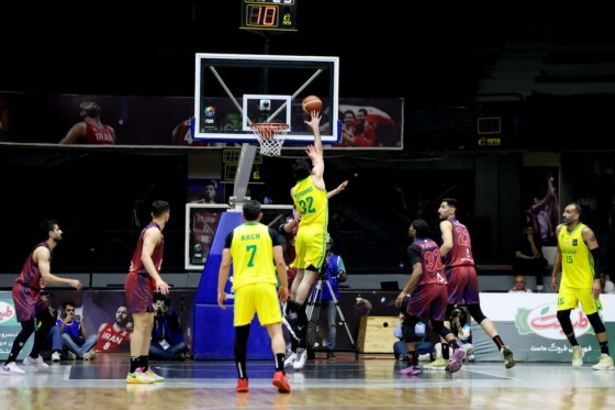 دیدار تیم های بسکتبال طبیعت اسلامشهر و پالایش نفت آبادان