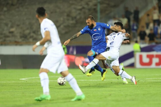 دیدار تیم های فوتبال استقلال و پیکان در جام حذفی