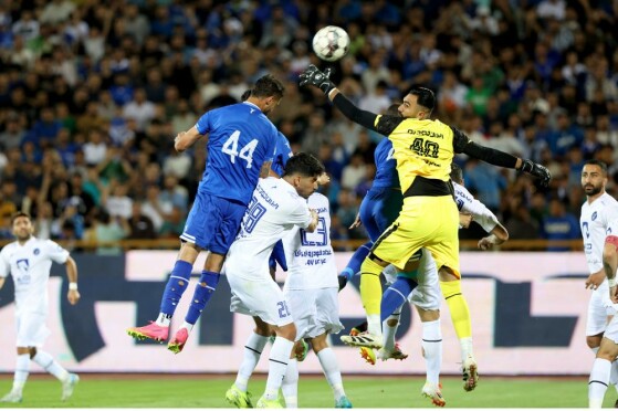 دیدار تیم های فوتبال استقلال و پیکان در جام حذفی