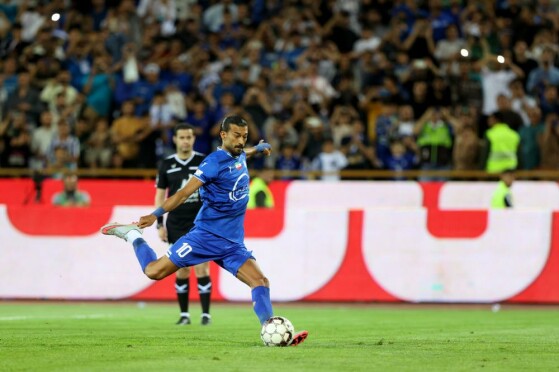 دیدار تیم های فوتبال استقلال و پیکان در جام حذفی