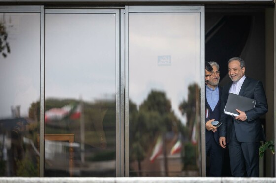 اعضای هیأت دولت در جمع خبرنگاران