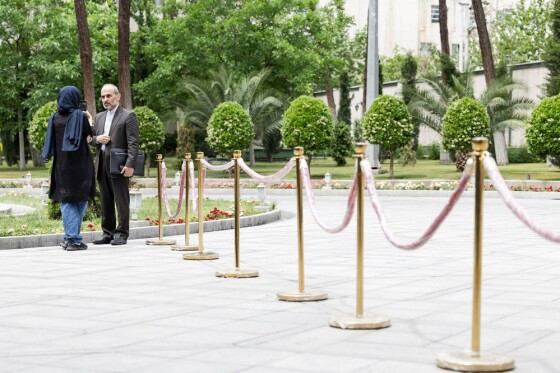 اعضای هیأت دولت در جمع خبرنگاران