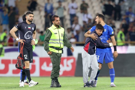 دیدار تیم های فوتبال استقلال و آلومینیوم