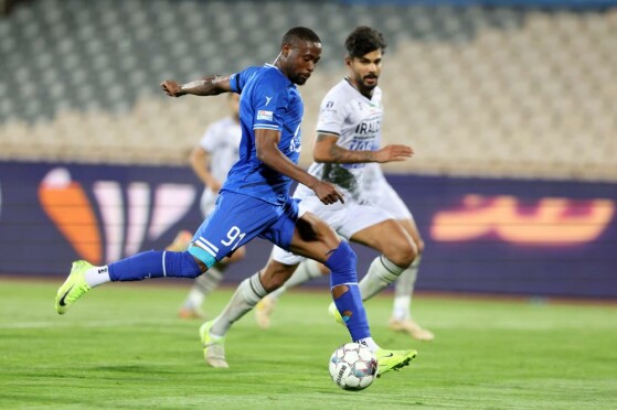 دیدار تیم های فوتبال استقلال و آلومینیوم