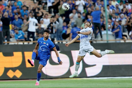 دیدار تیم های فوتبال استقلال و آلومینیوم