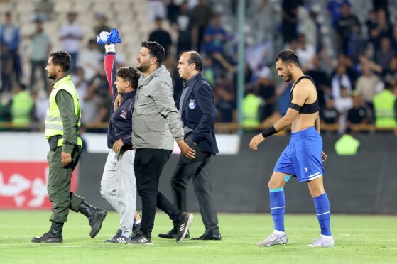 دیدار تیم های فوتبال استقلال و آلومینیوم