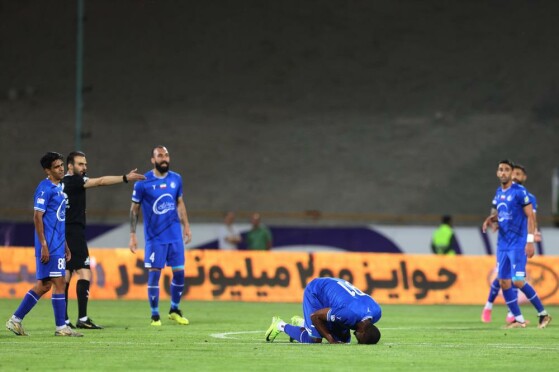 دیدار تیم های فوتبال استقلال و آلومینیوم