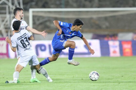 دیدار تیم های فوتبال استقلال و آلومینیوم