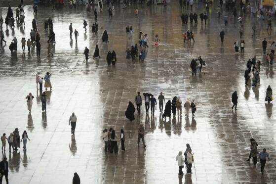 نمایشگاه کتاب زیر باران