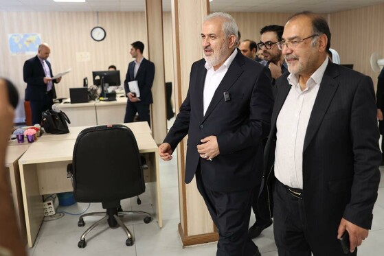 بازدید عباس علی آبادی وزیر نیرو از روزنامه ایران