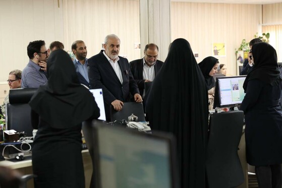 بازدید عباس علی آبادی وزیر نیرو از روزنامه ایران