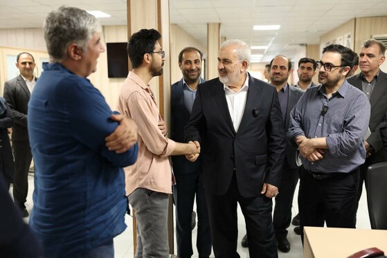 بازدید عباس علی آبادی وزیر نیرو از روزنامه ایران