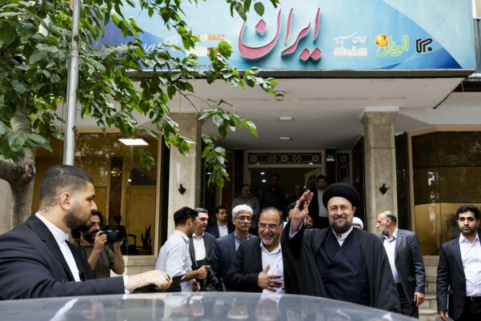 بازدید حجت الاسلام  والمسلمین سید حسن خمینی از موسسه فرهنگی مطبوعاتی ایران