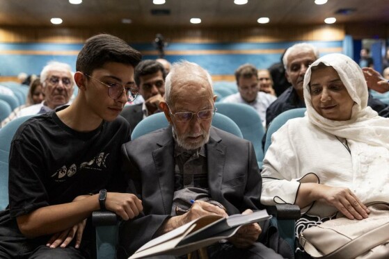 شب رونمایی از کتاب های «گوهر و معنا»و «برگ و بار» با حضور محمد علی موحد