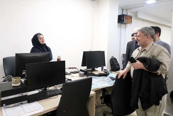 بازدید رئیس شورای اطلاع رسانی دولت از روزنامه ایران